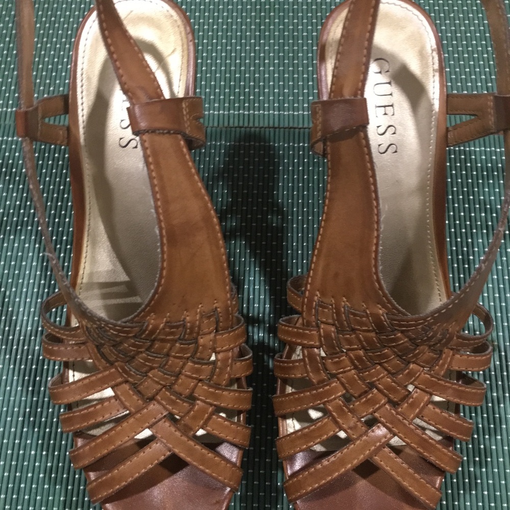 GUESS WEDGE SANDALS